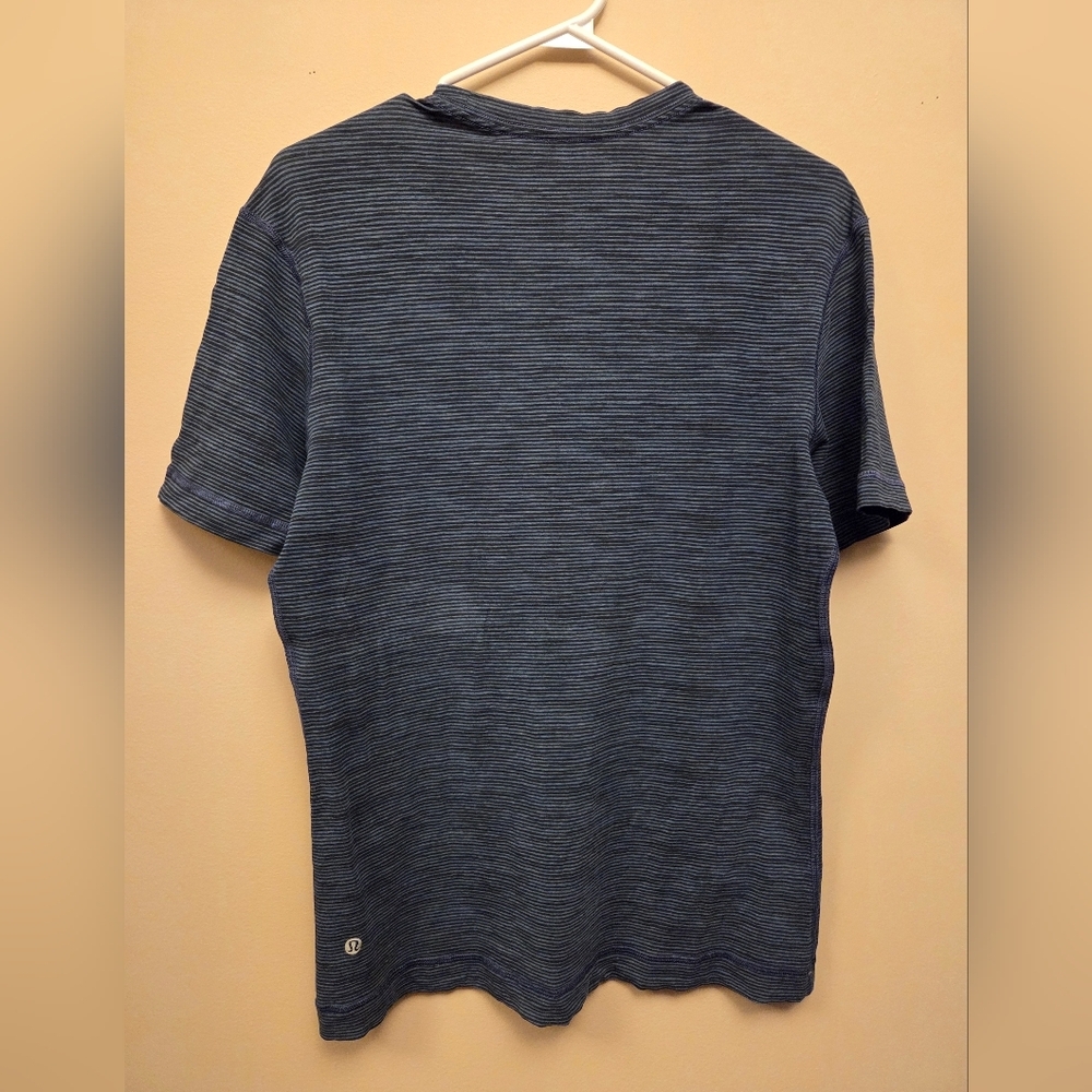Lululemon Mens Basic Tee Tshirt Blue And Black Stiped Size S - Picture 4 of 6